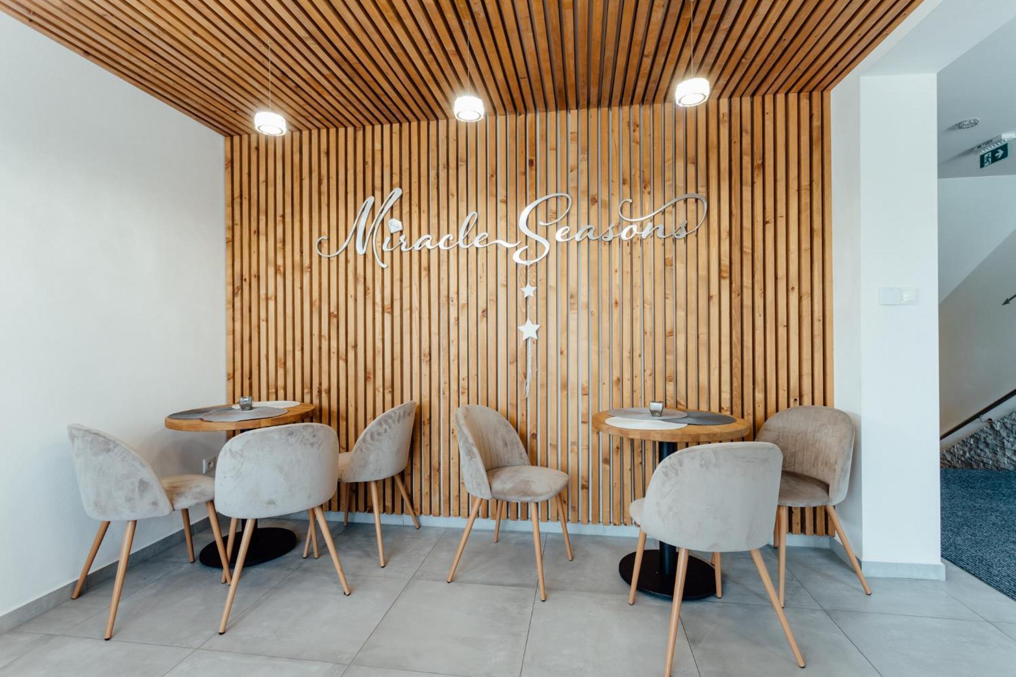 Miracle Seasons Aparthotel Liptovsky Mikulas Exterior photo
